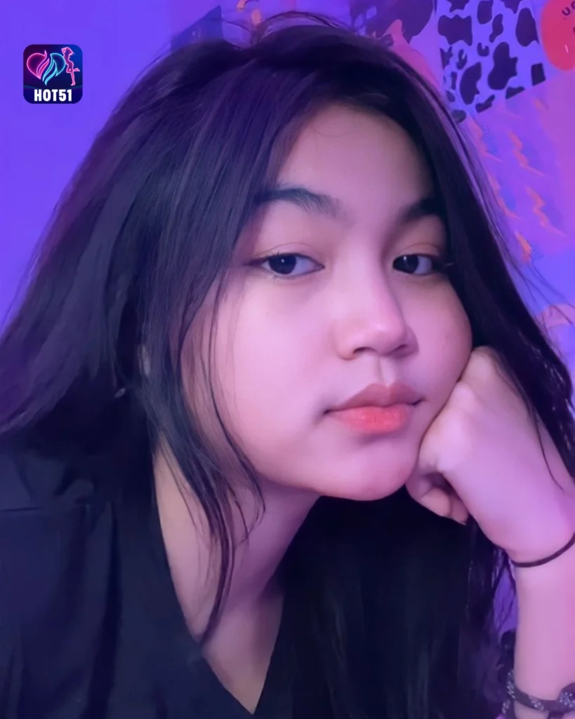 Discover Beautiful Photos of Dinda Kirana on HOT51 