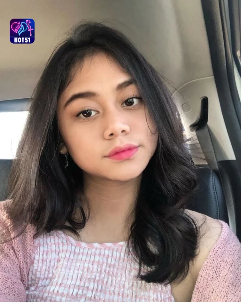 Discover Beautiful Photos of Dinda Kirana on HOT51 
