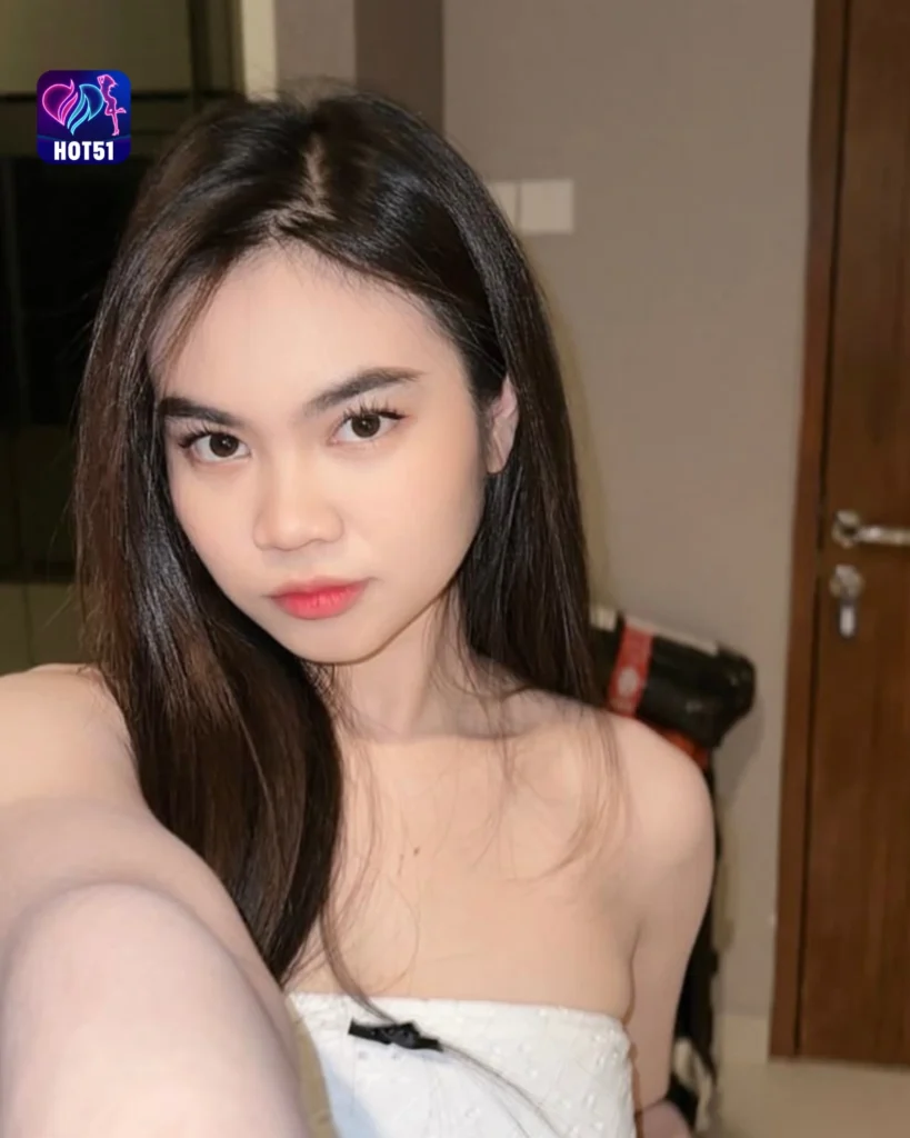 Stunning Gracia Indri Photos on HOT51 Explore Now! 